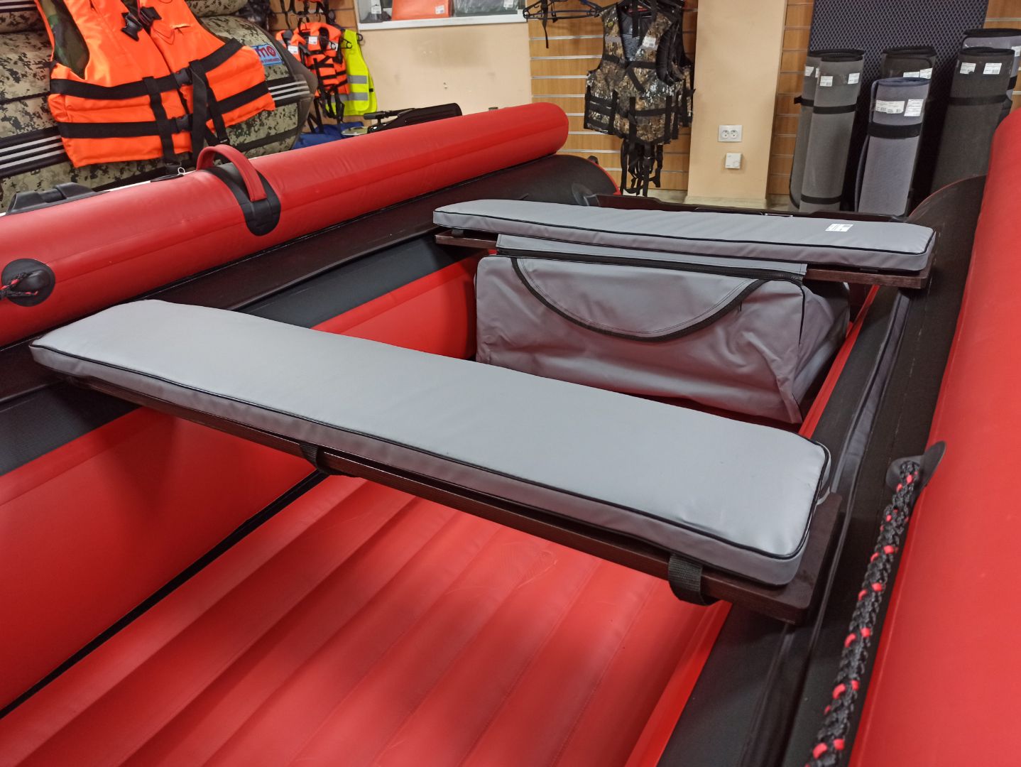 КОМПЛЕКТ МЯГКИХ НАКЛАДОК С СУМКОЙ ДЛЯ ЛОДОК 110Х20 СЕРЫЙ в Коломне