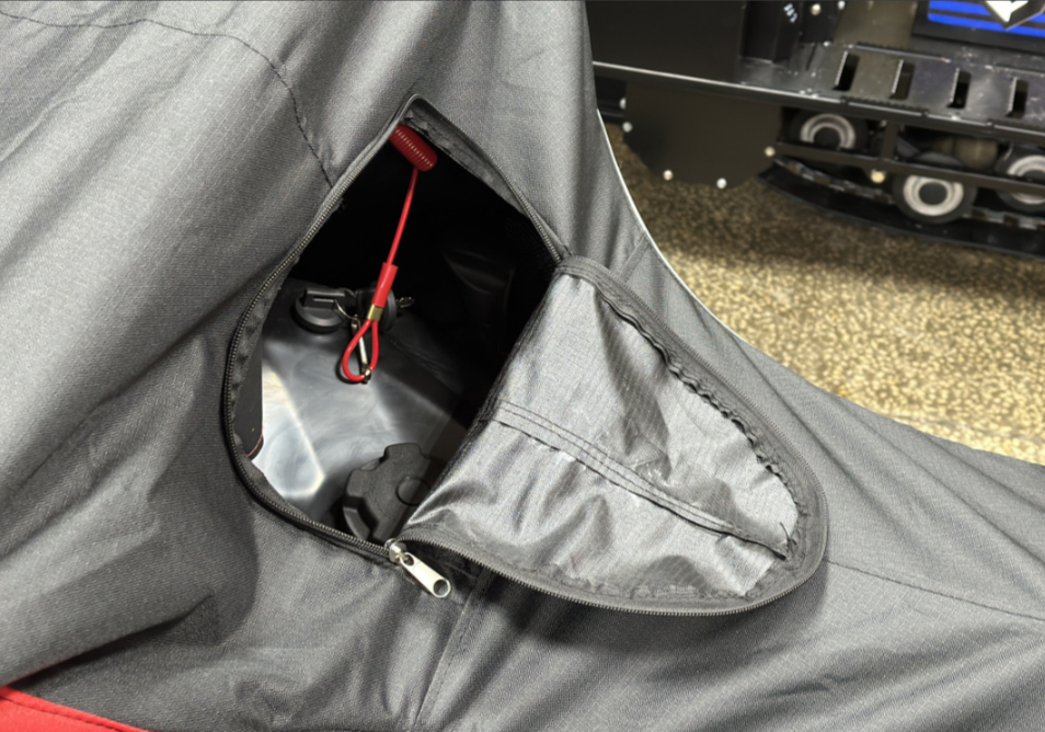 Чехол транспорт. снегохода IKUDZO HUNTER черно-красный Оксфорд ПРЕМИУМ качества с лого IKUDZO в Коломне