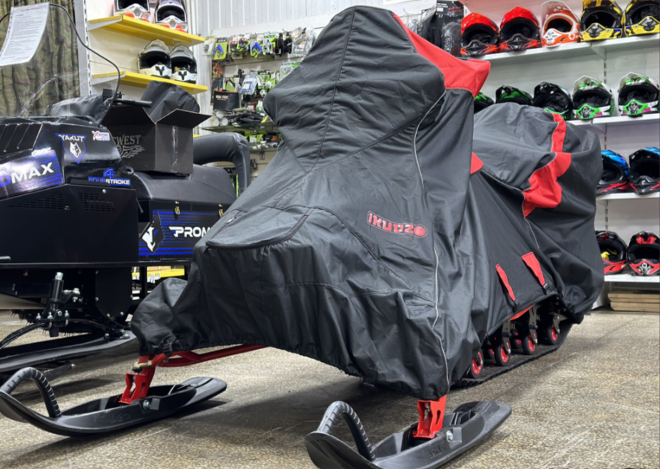 Чехол транспорт. снегохода IKUDZO HUNTER черно-красный Оксфорд ПРЕМИУМ качества с лого IKUDZO в Коломне